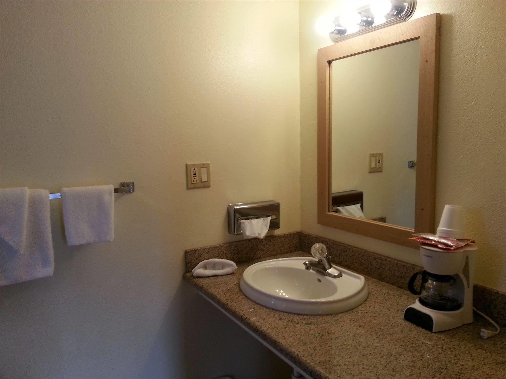 Shelton Inn Luaran gambar
